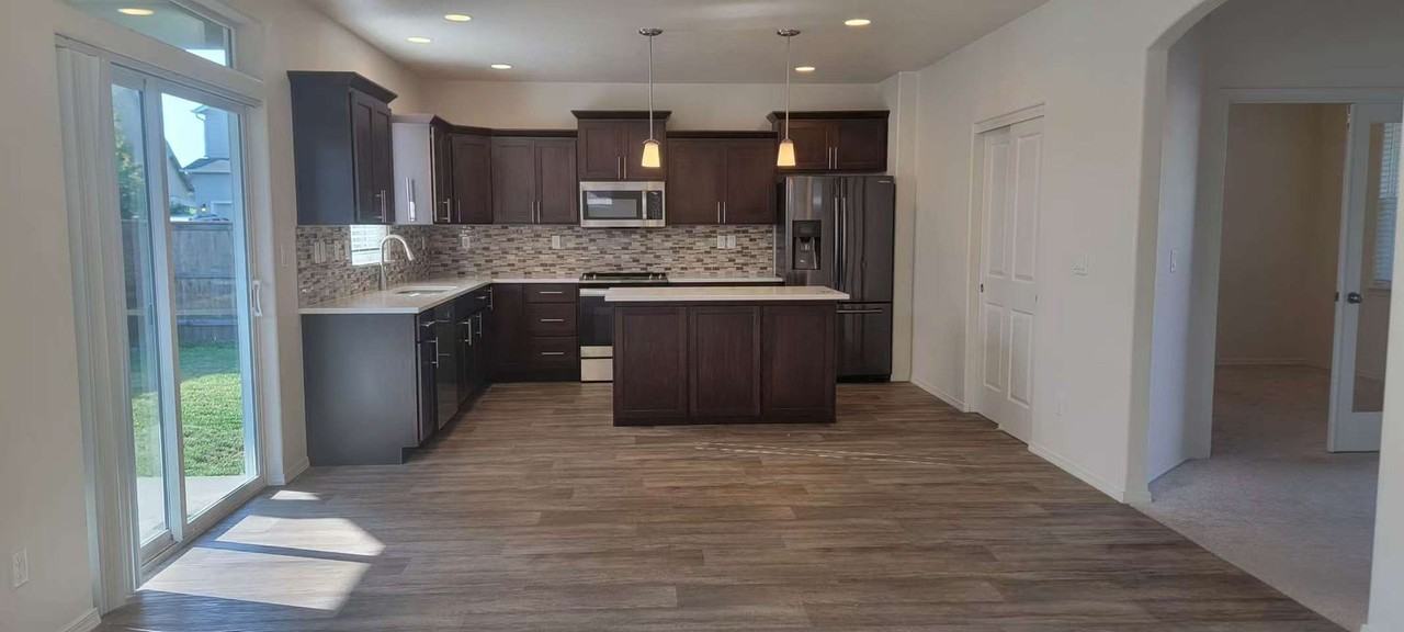 593 Casting St Se - Photo 3 of 16