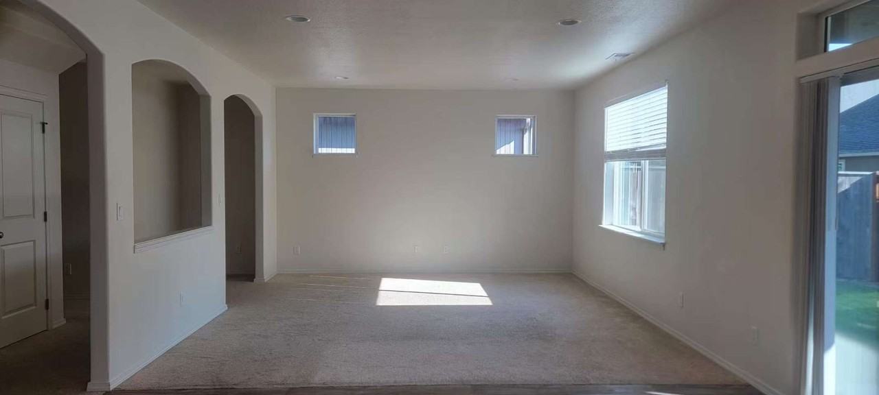 593 Casting St Se - Photo 5 of 16