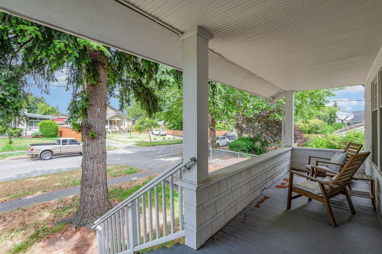 8438 12th Ave Sw - Photo 3 of 19