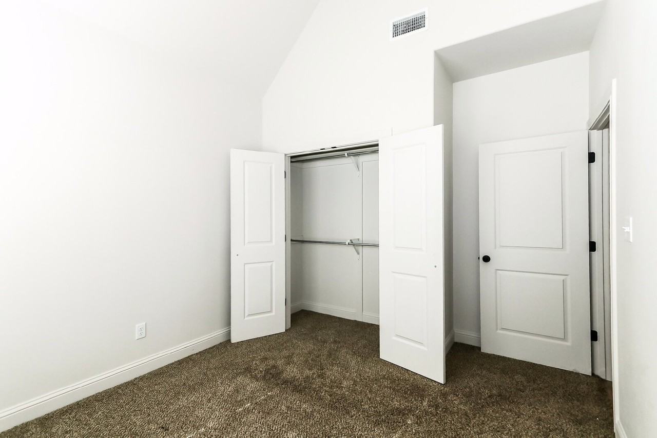 2510 112th St - Photo 2 of 19