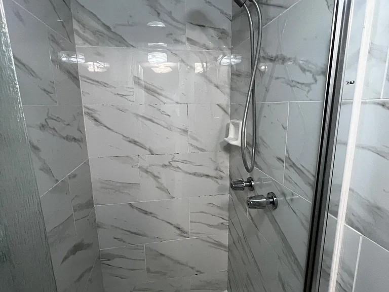 822 Throgs Neck Expy - Photo 3 of 5