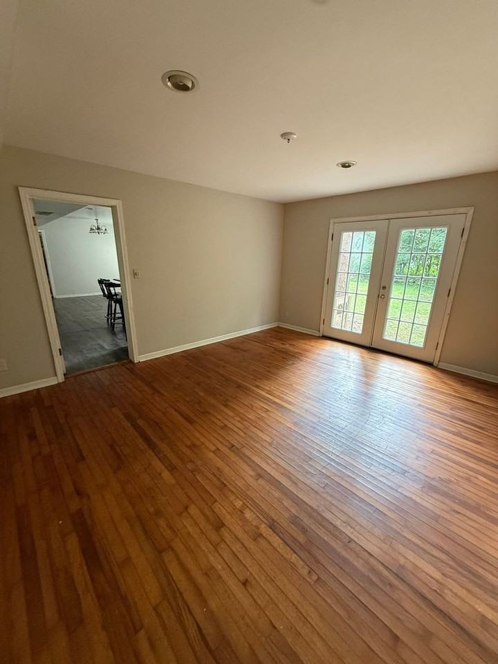 1302 San Luis Rd - Photo 3 of 14