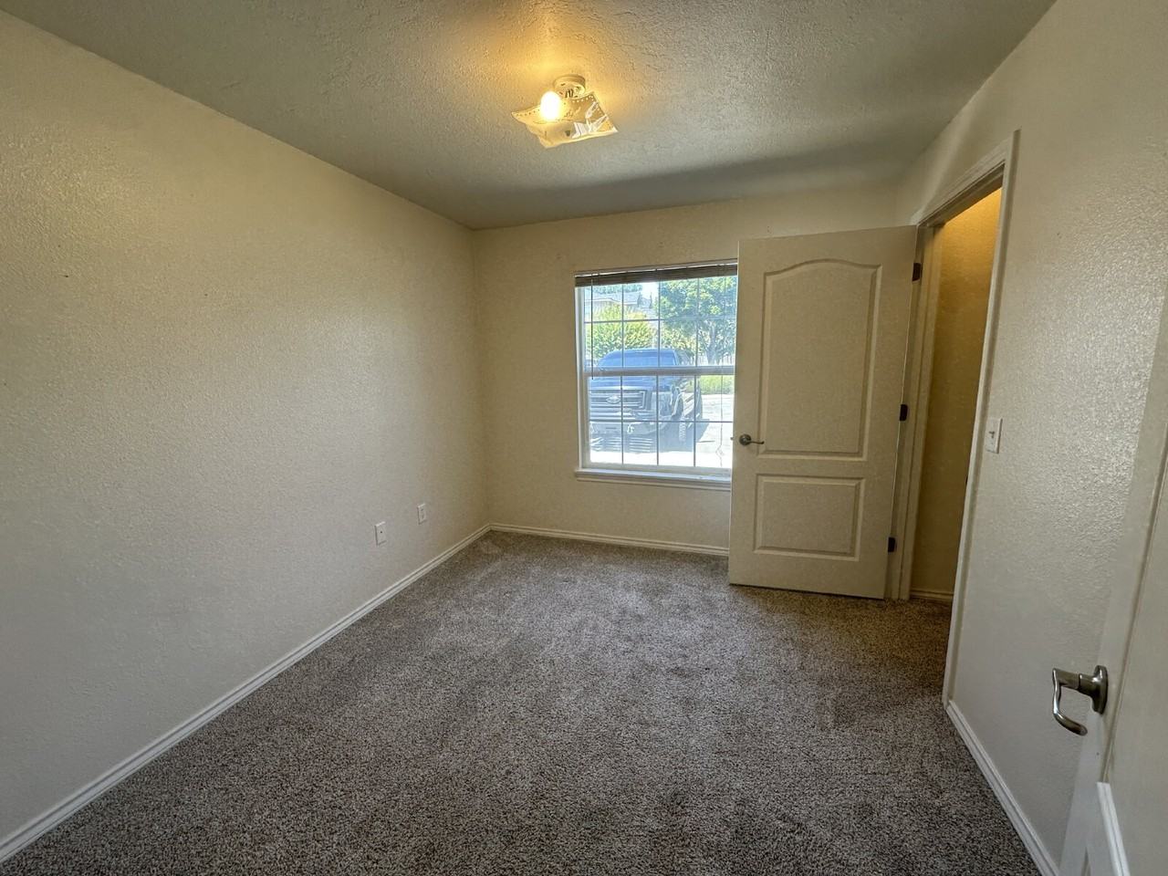 11839 W Cloverbrook Ln - Photo 3 of 28