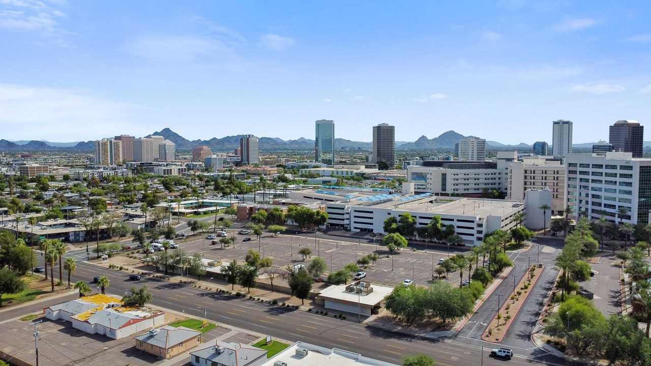 2931 N 8th Ave #1 - Photo 3 of 38