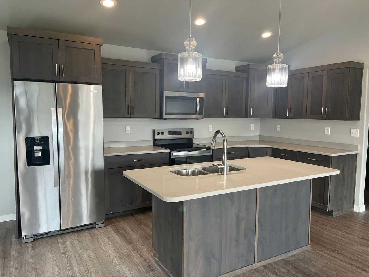 946 Albert Dr W - Photo 2 of 11