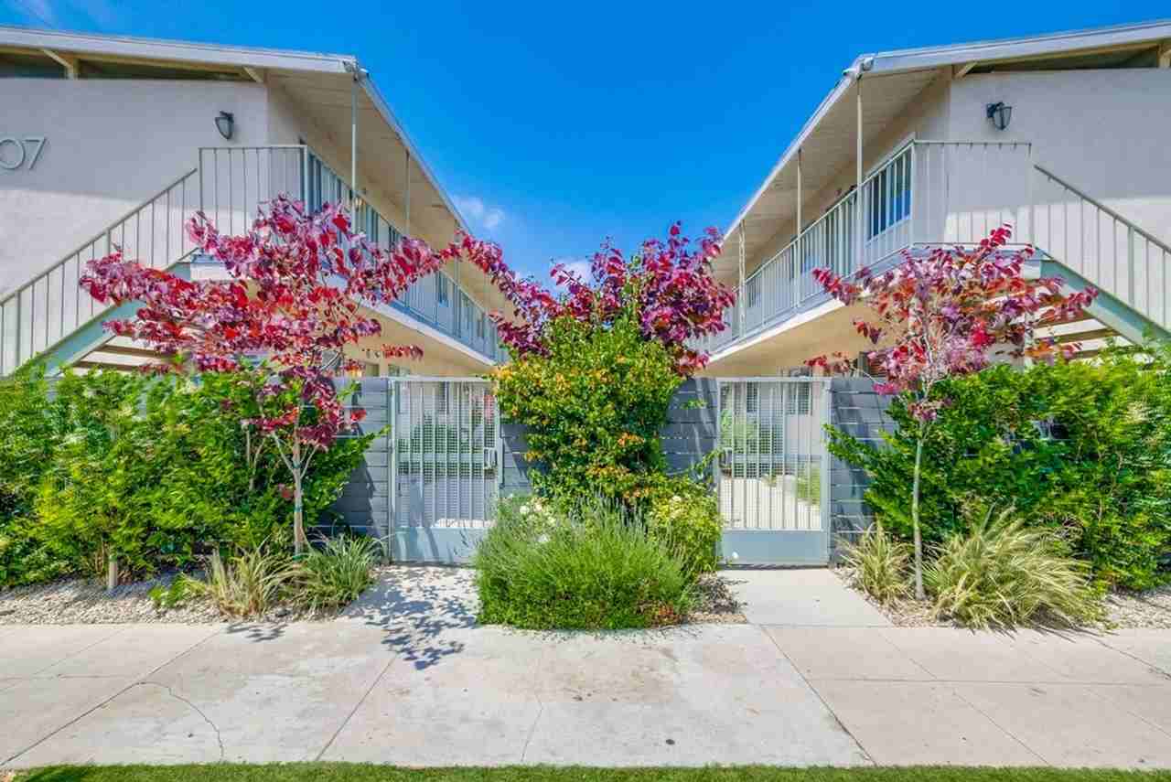 Charming Courtyard Apartments in West Adams – Secure, Walkable & Centrally Located - Photo 3 of 6
