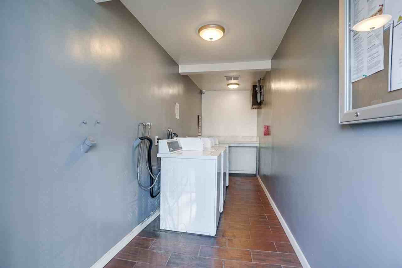 Charming Courtyard Apartments in West Adams – Secure, Walkable & Centrally Located - Photo 5 of 6
