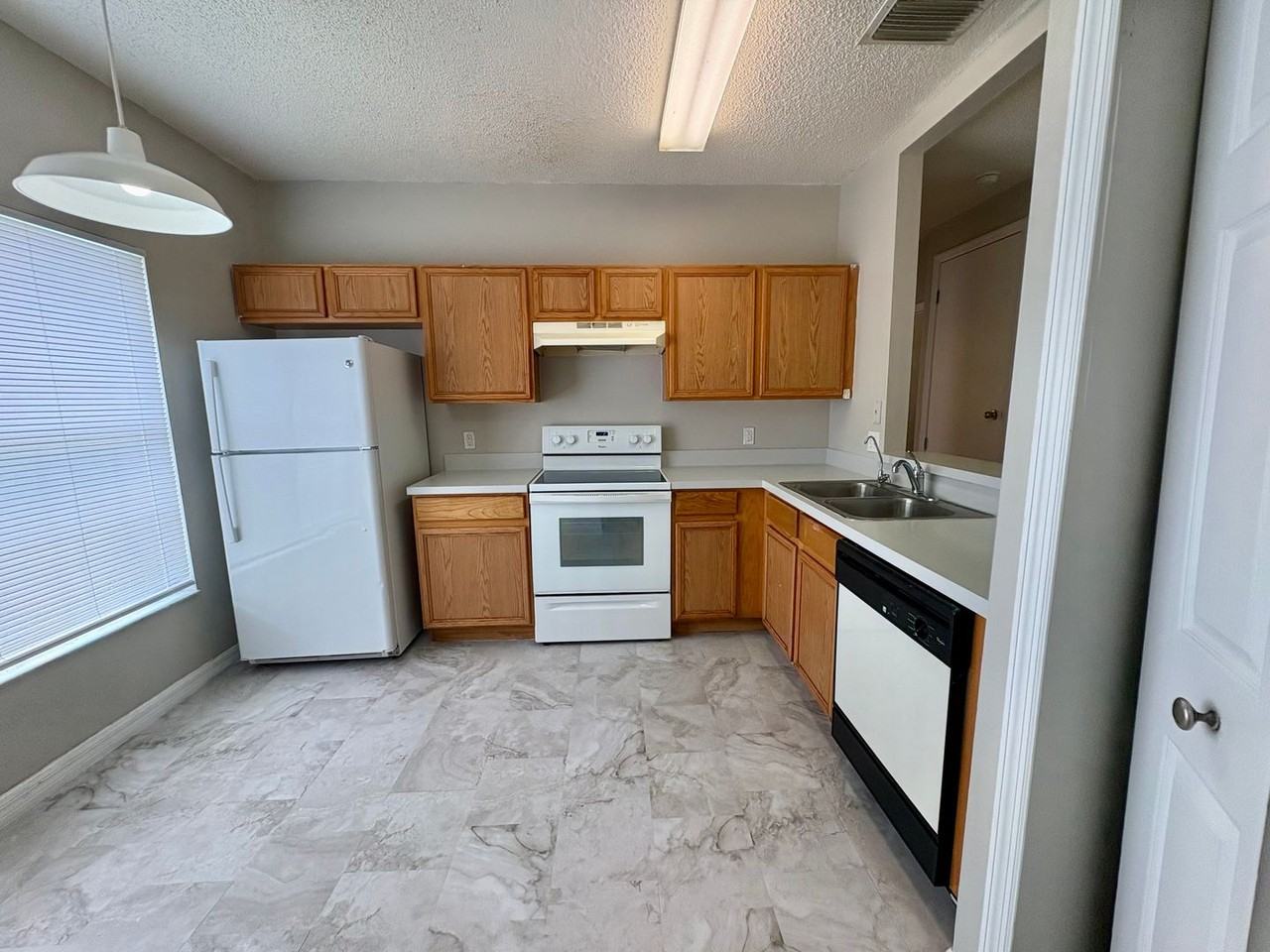 139 Dorchester Court - Photo 2 of 13