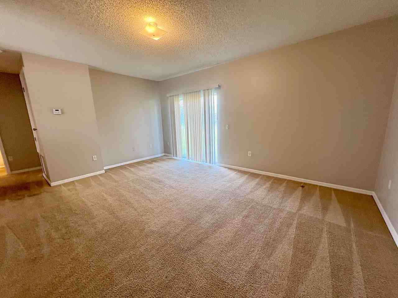 139 Dorchester Court - Photo 4 of 13