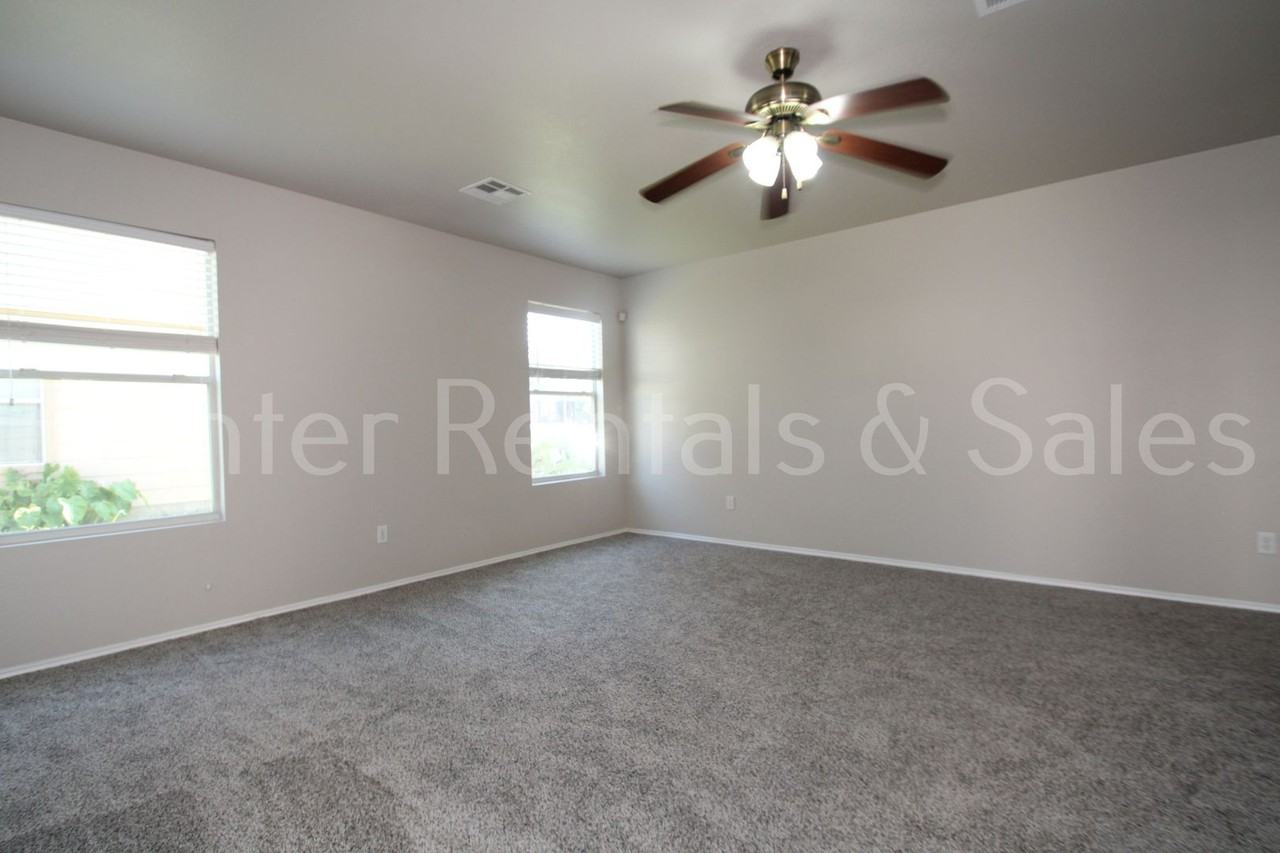 5301 Lyra Dr - Photo 3 of 35