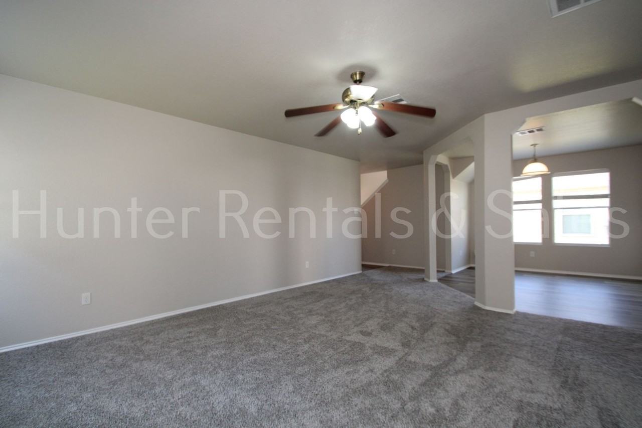 5301 Lyra Dr - Photo 4 of 35