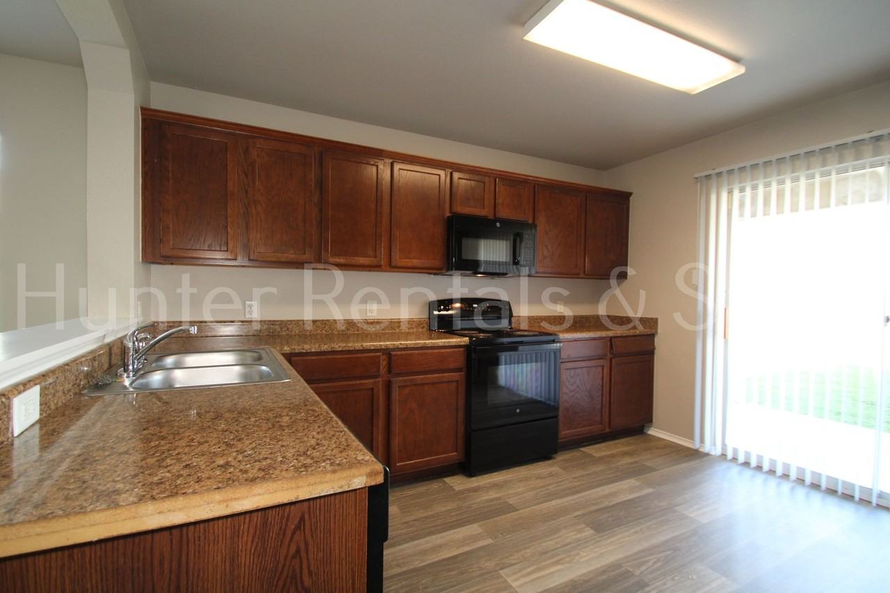 5301 Lyra Dr - Photo 6 of 35