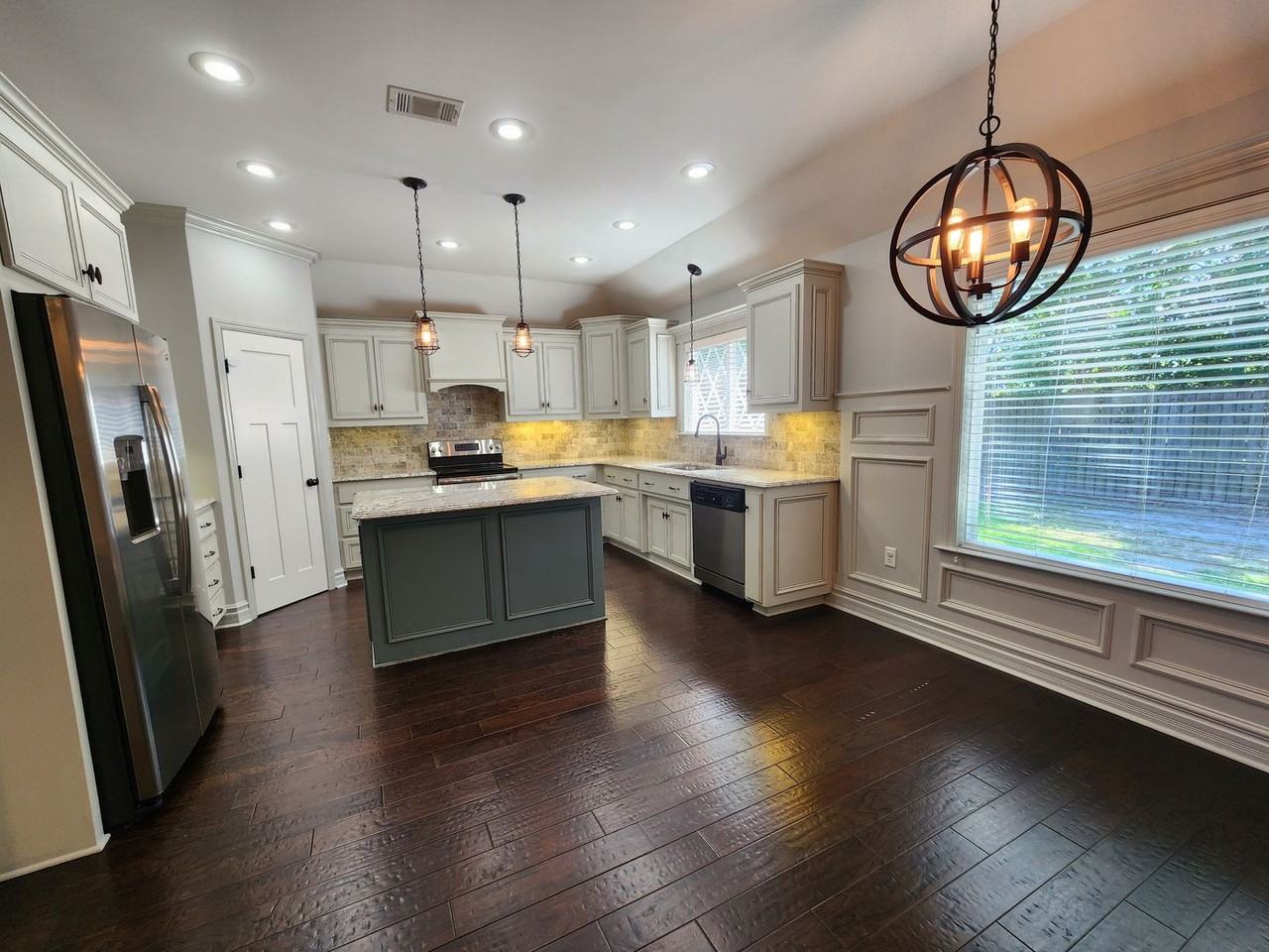 4103 Glen Laurel Dr E - Photo 4 of 17