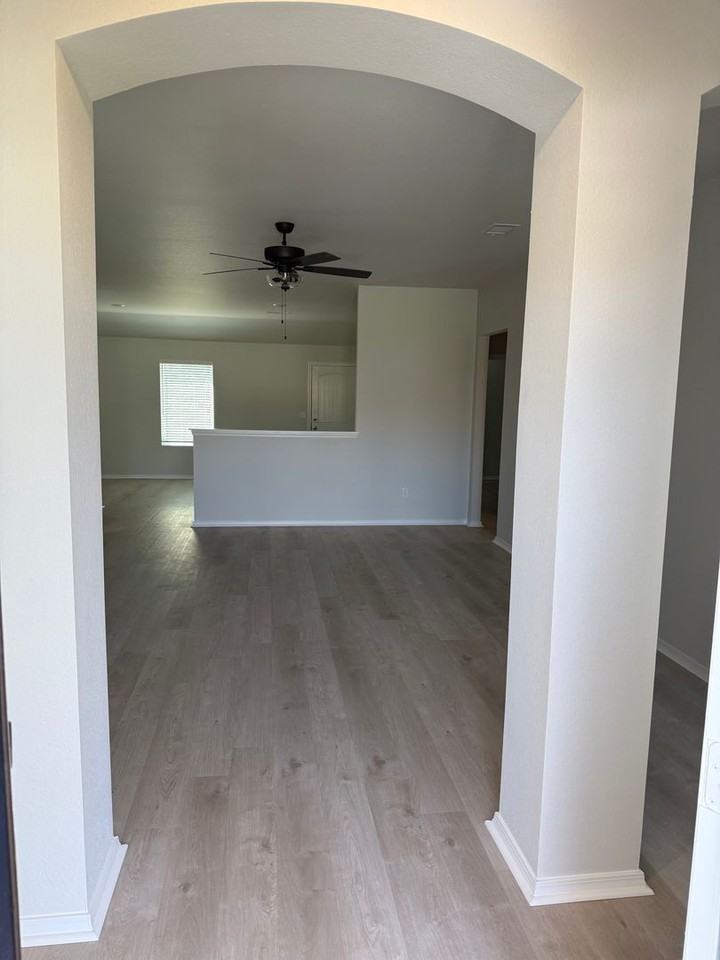 1512 Meadows Dr - Photo 5 of 12