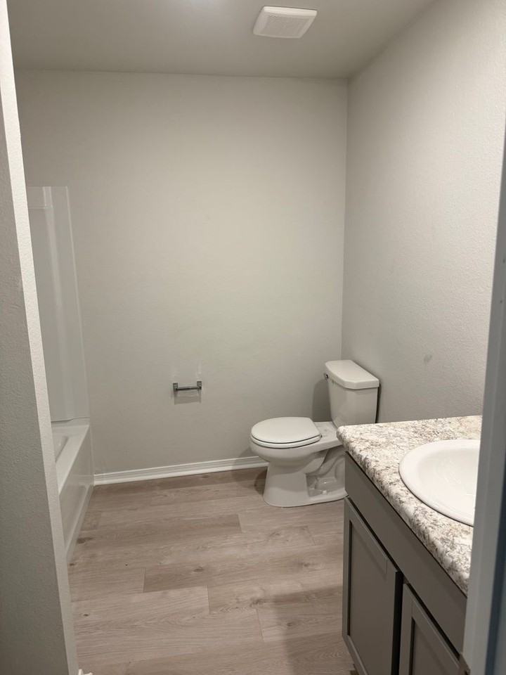 1512 Meadows Dr - Photo 7 of 12