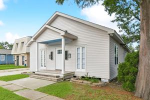 featured image of 3701 Derbigny St