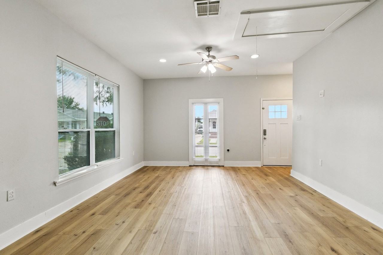 3701 Derbigny St - Photo 2 of 33