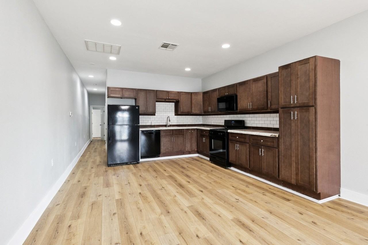 3701 Derbigny St - Photo 4 of 33