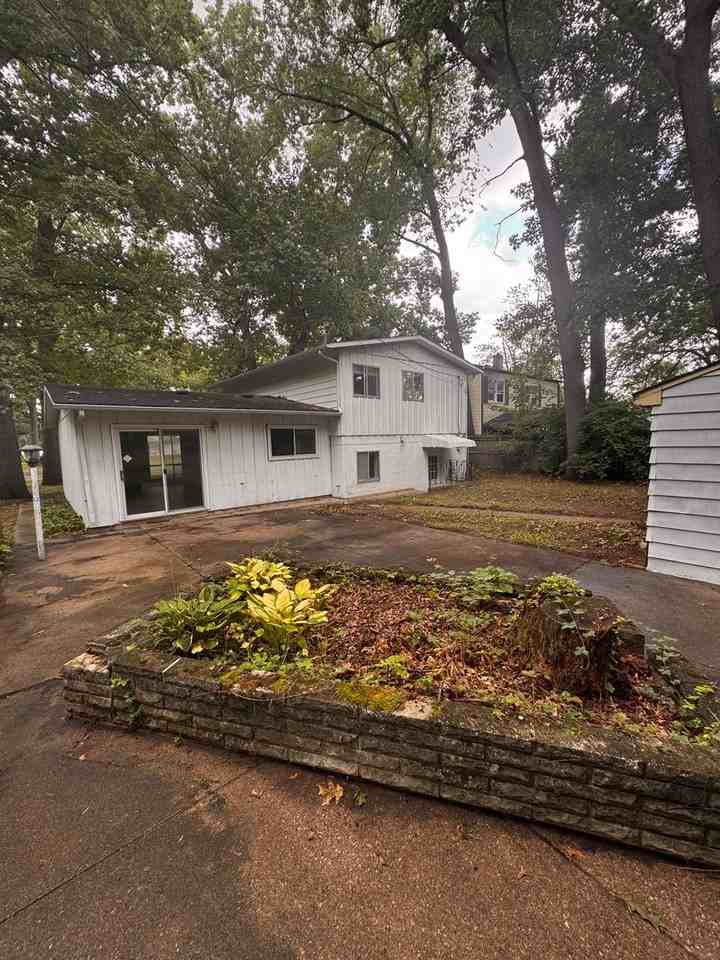 1747 Cone St - Photo 2 of 13