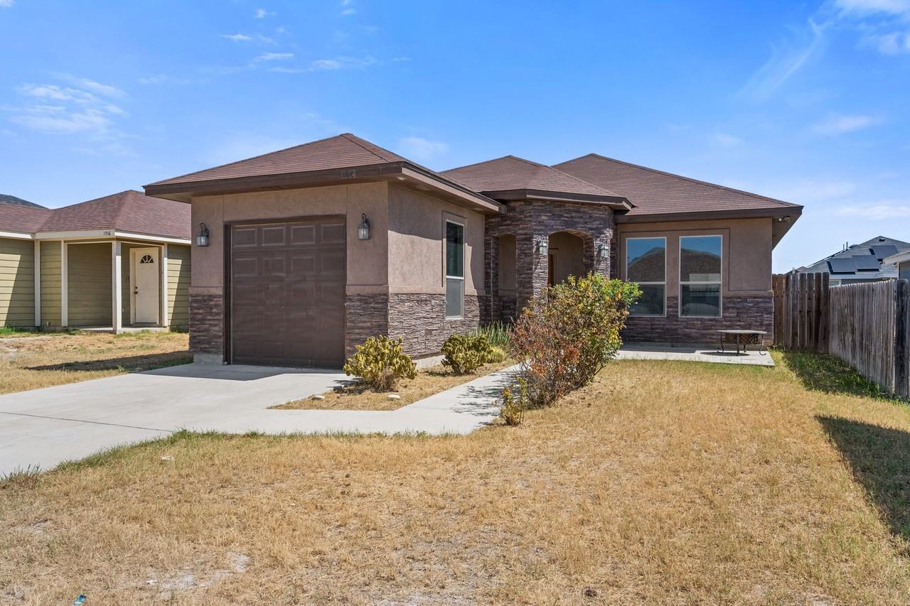 1014 Tesoro Pass - Photo 2 of 21