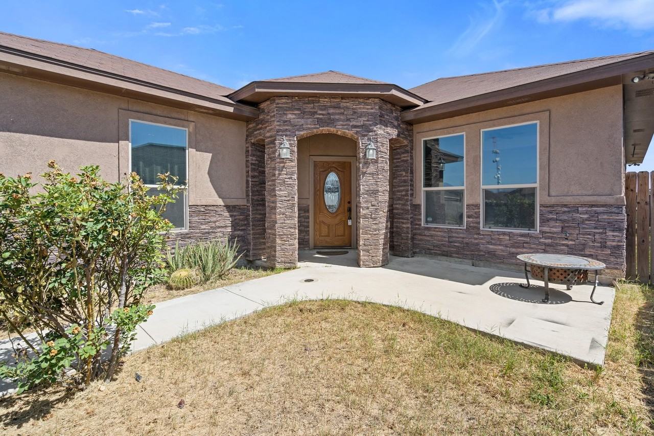 1014 Tesoro Pass - Photo 3 of 21