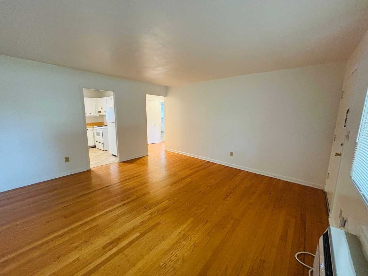 109 Northview Dr - Photo 7 of 11