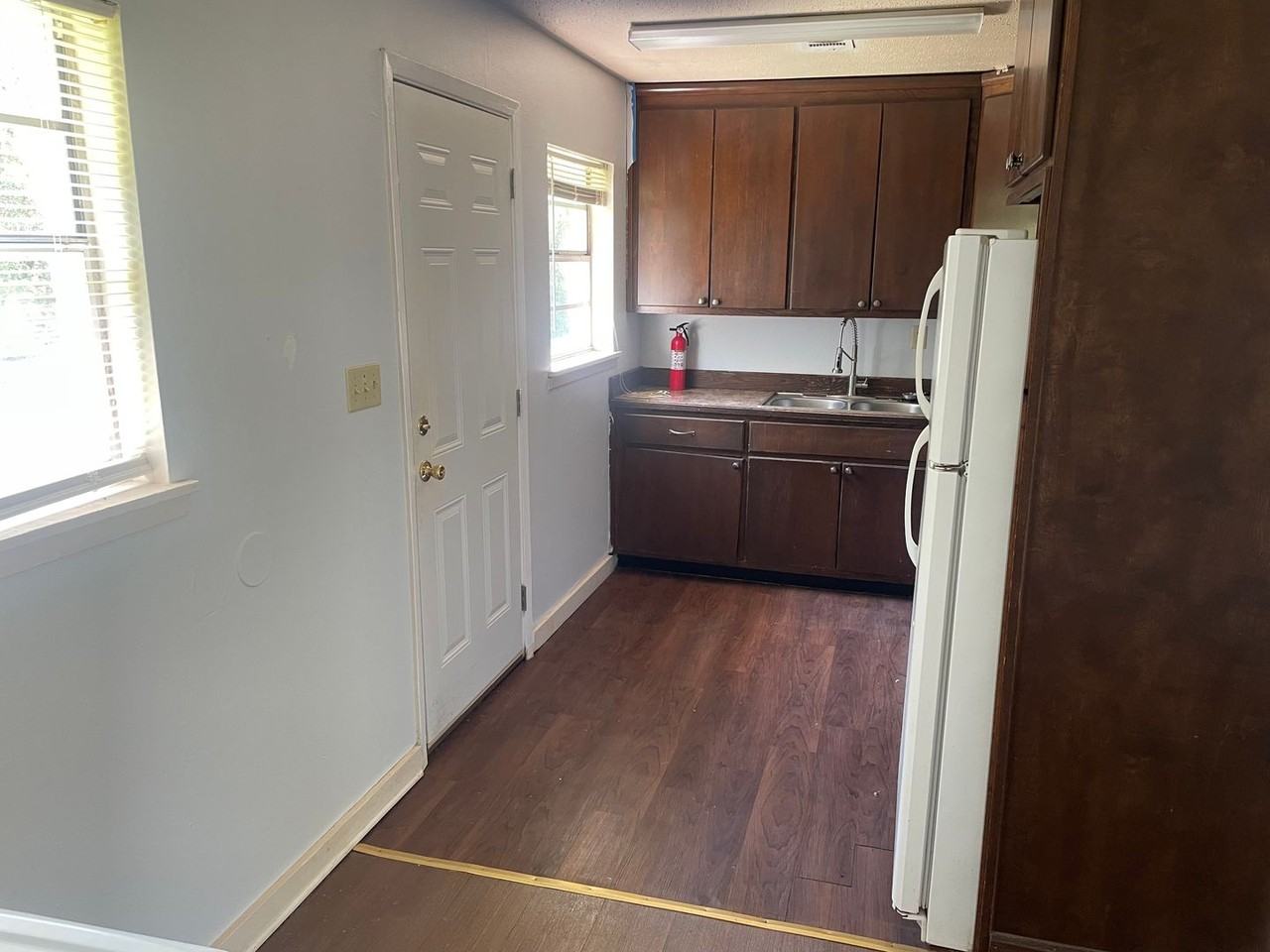 530 Cecil - Photo 3 of 21