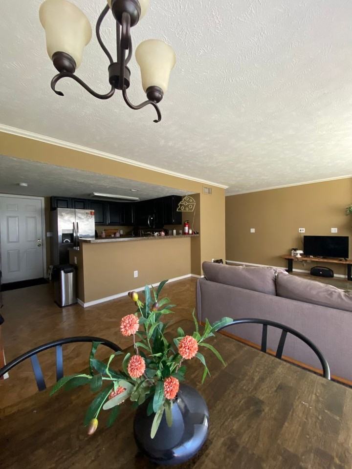 1218 Colonial Ave - Photo 4 of 23