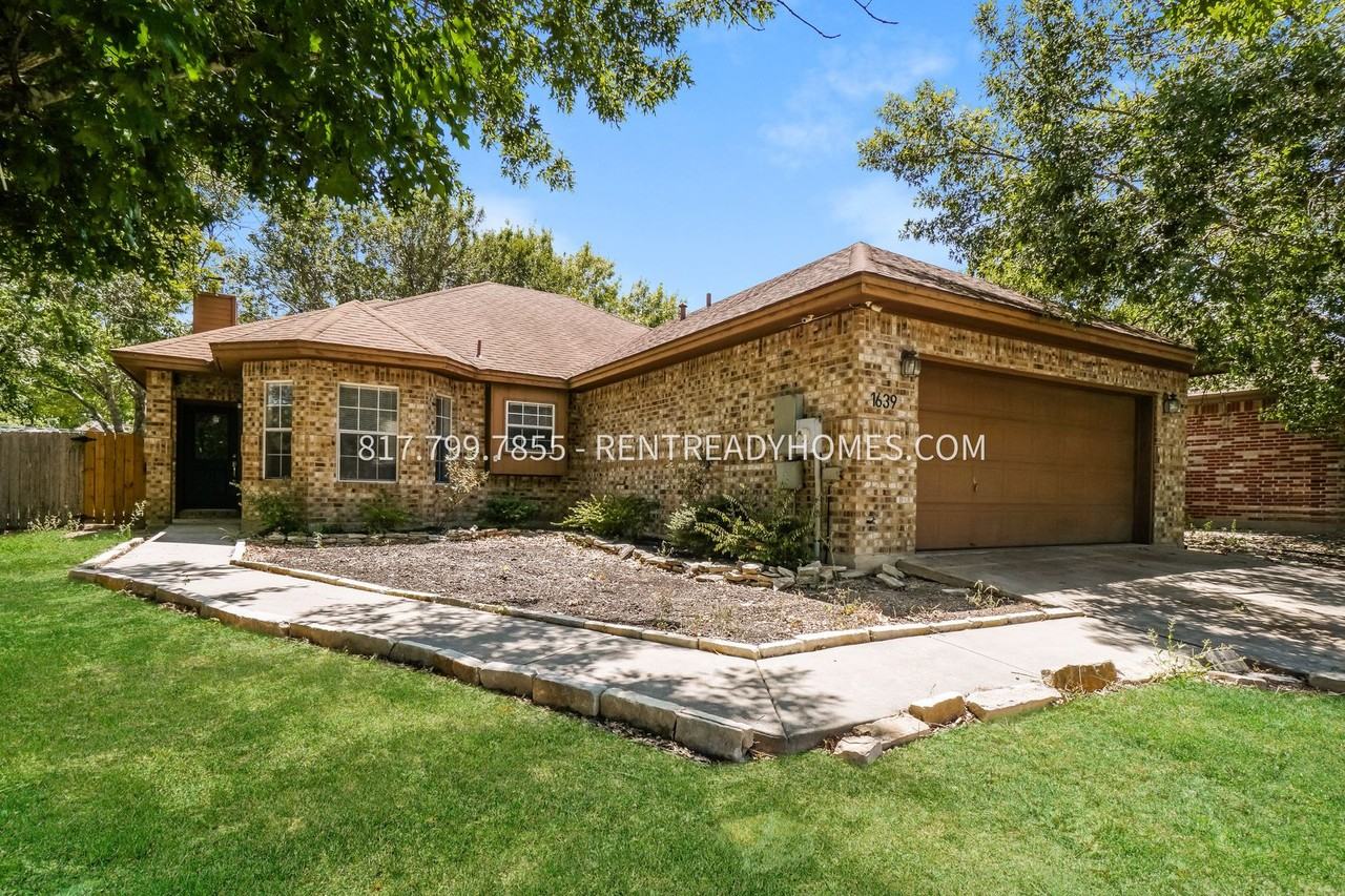 1639 Dustin Cade Dr - Photo 3 of 18