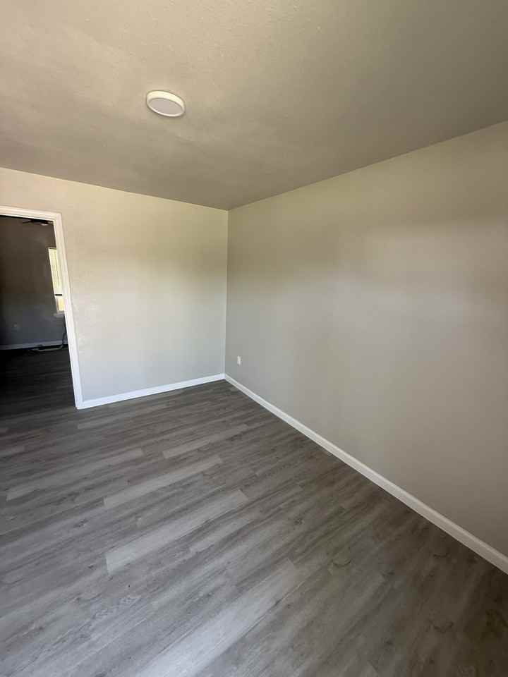 201 West Green Avenue - Photo 2 of 9