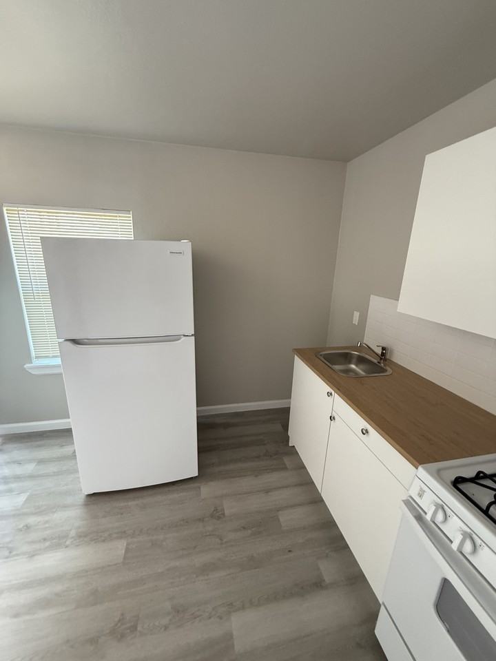 201 West Green Avenue - Photo 4 of 9