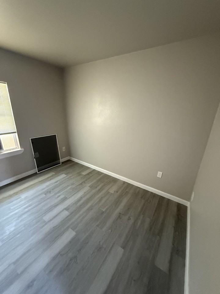 201 West Green Avenue - Photo 5 of 9