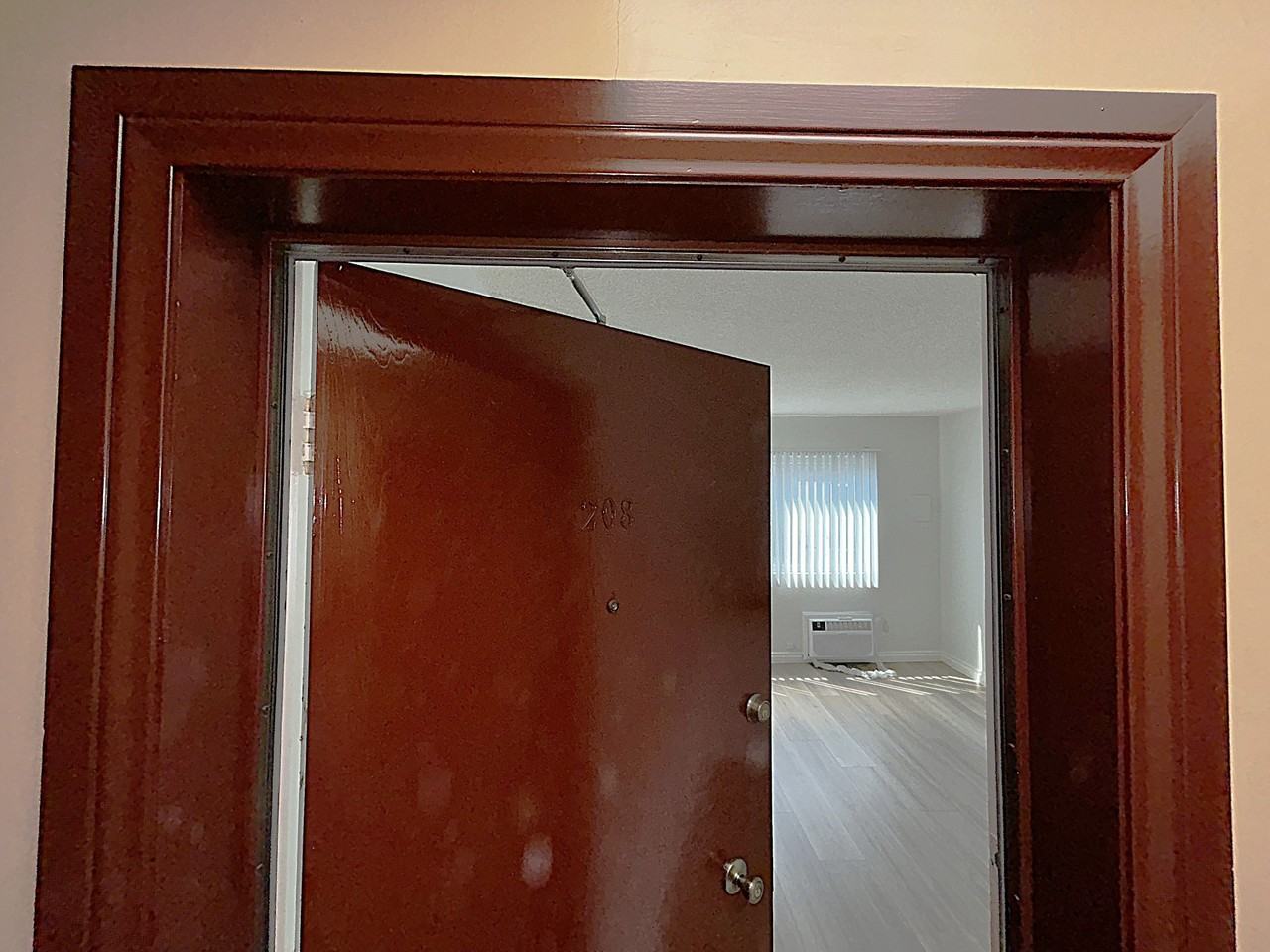 8199 - 225 South Mariposa Avenue - Photo 3 of 11