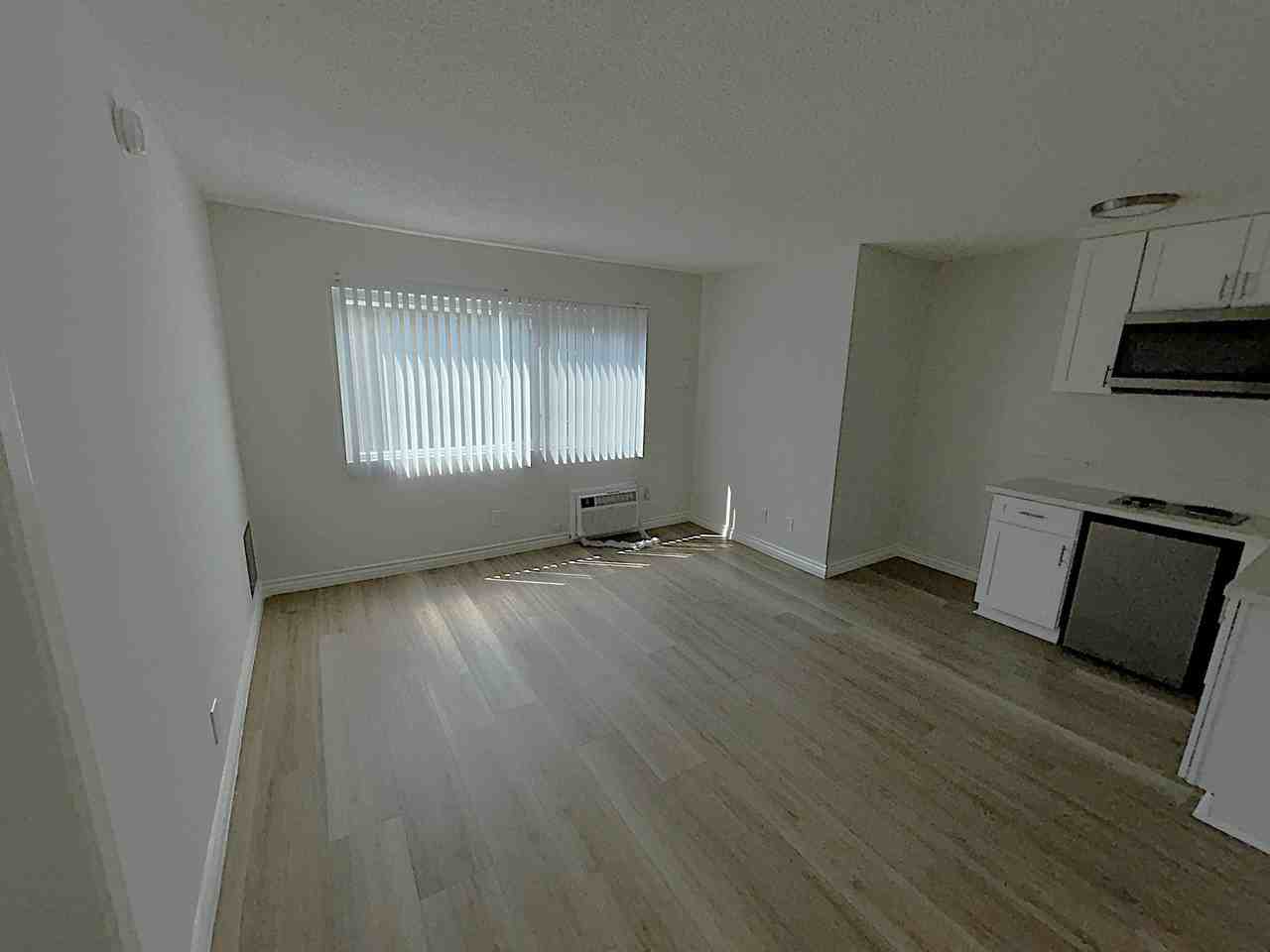 8199 - 225 South Mariposa Avenue - Photo 4 of 11