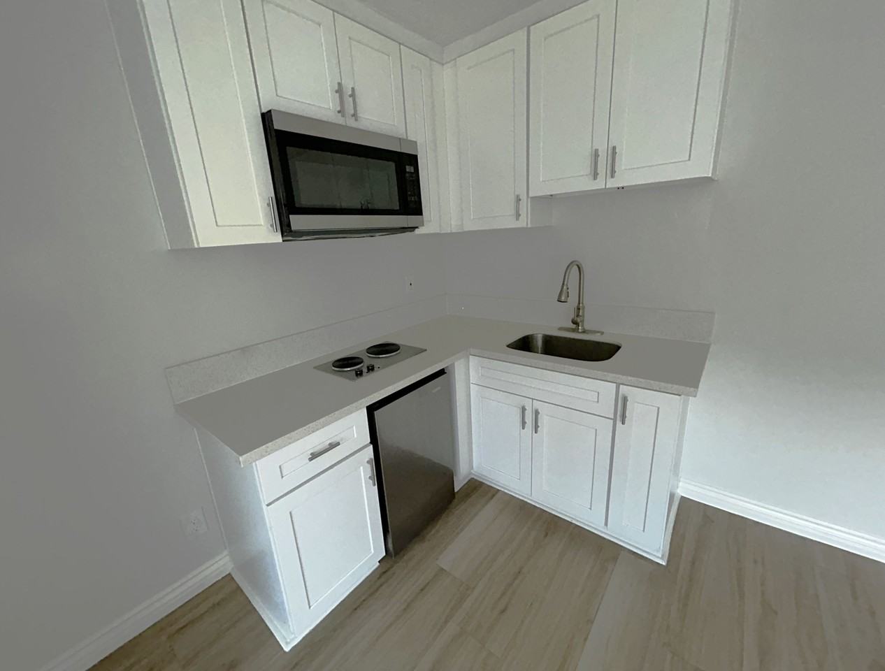 8199 - 225 South Mariposa Avenue - Photo 7 of 11