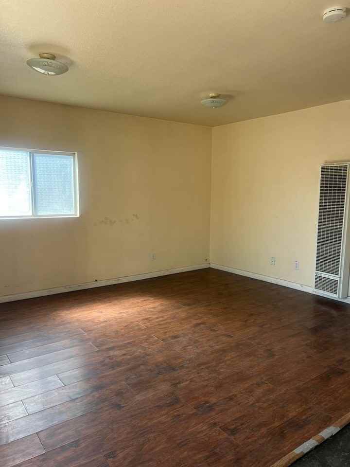 1159 1/2 S C St - Photo 2 of 2