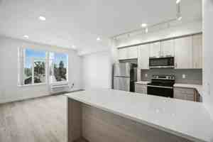 featured image of 951 W Walton Ave