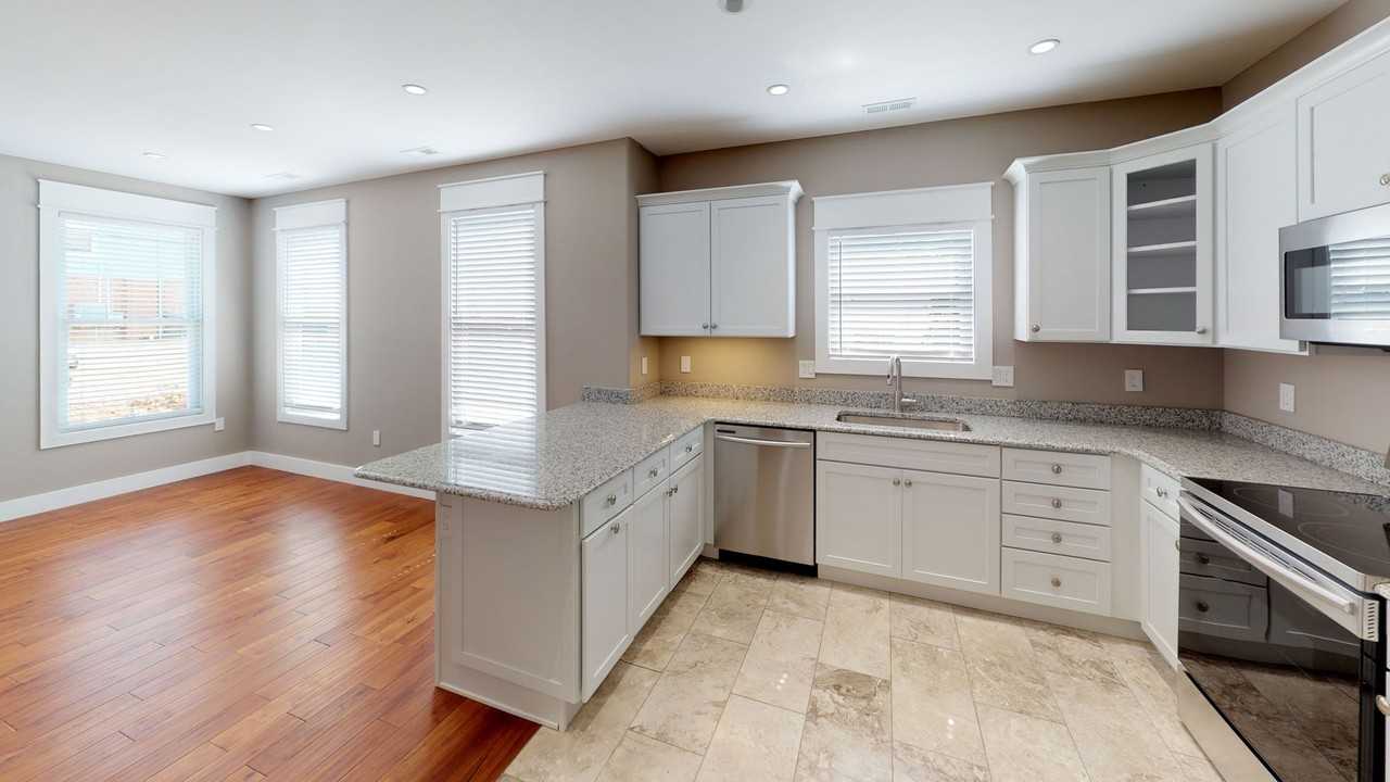 1612 Forest Ave - Photo 2 of 15