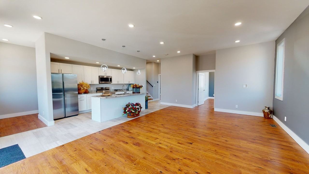 400 12th St - Photo 2 of 33