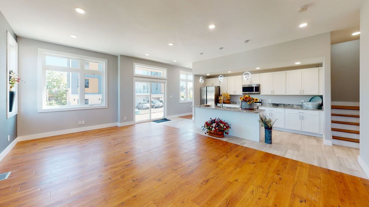 400 12th St - Photo 4 of 33