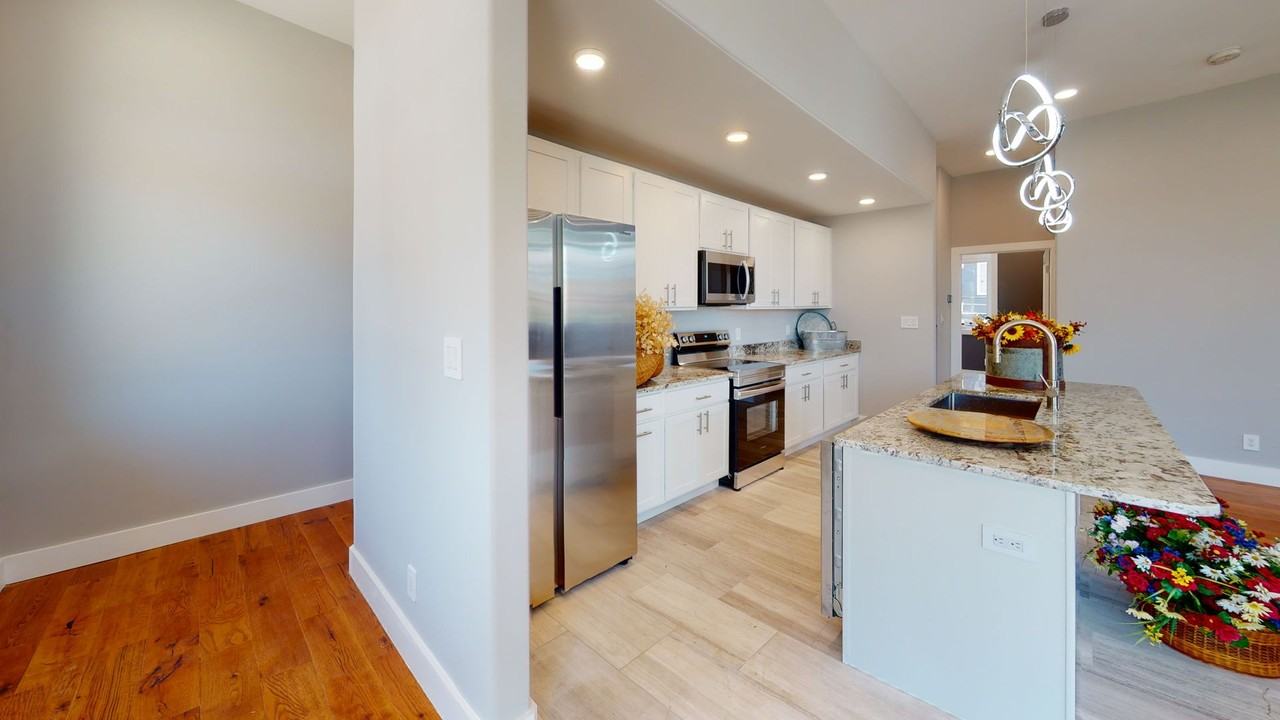 400 12th St - Photo 5 of 33