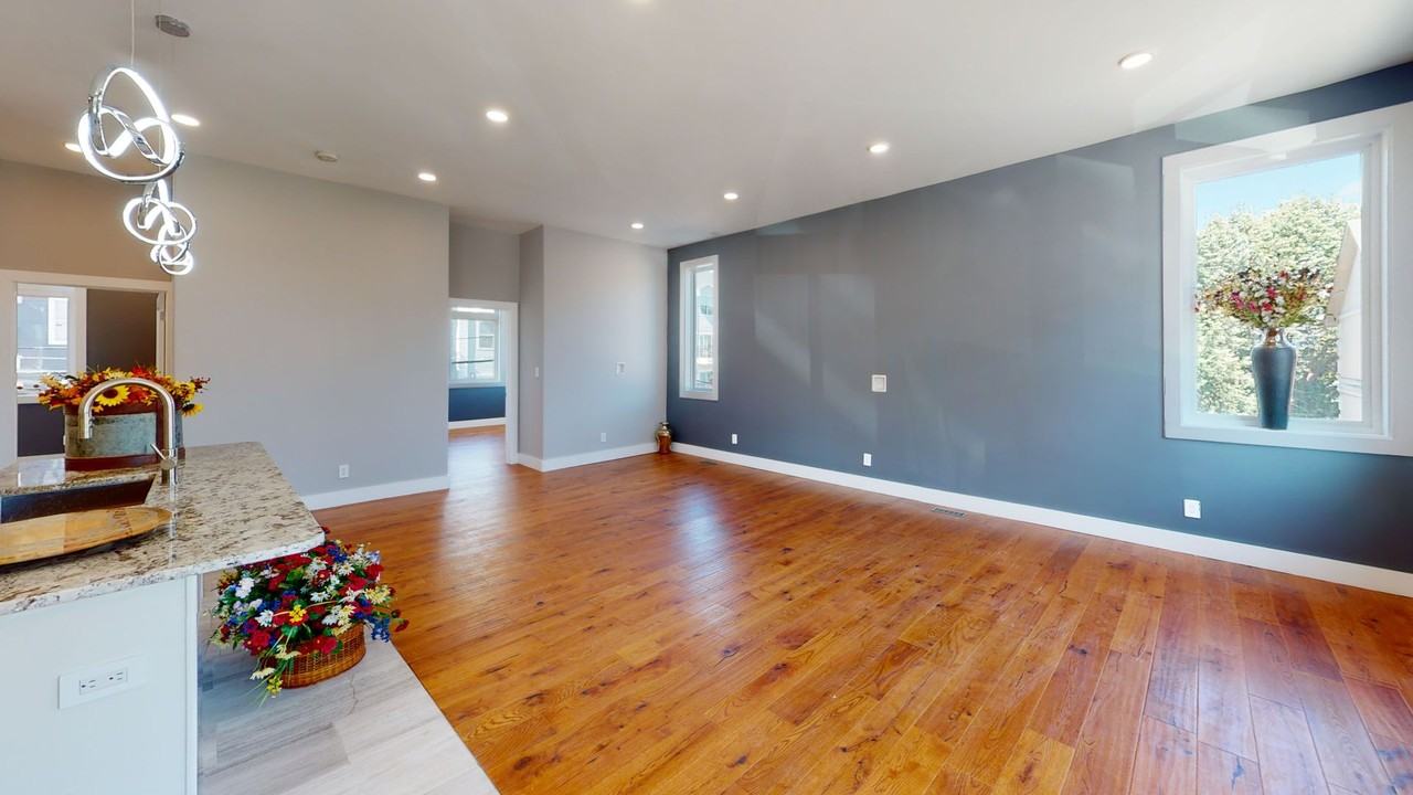 400 12th St - Photo 7 of 33