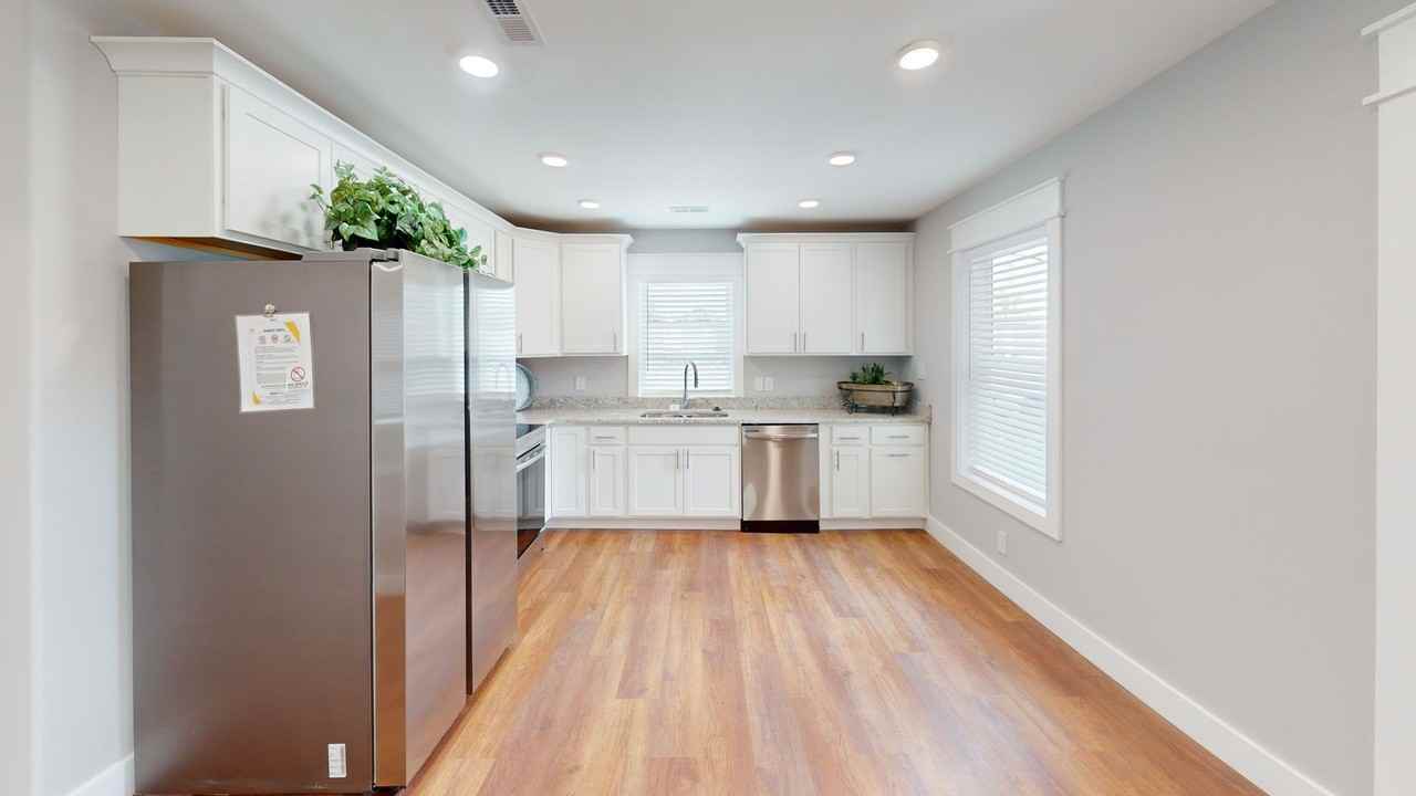 1310 Forest Ave - Photo 6 of 21