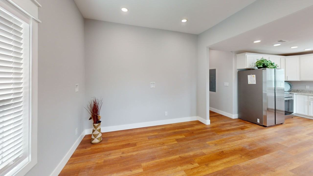1310 Forest Ave - Photo 7 of 21