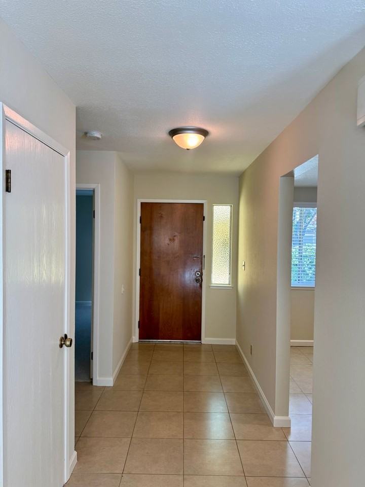 559 Europa Ct - Photo 3 of 35