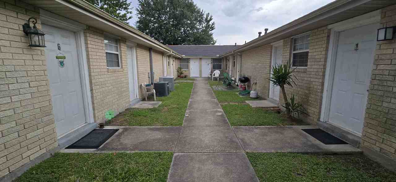 2319 Lyndell Drive - Photo 2 of 11