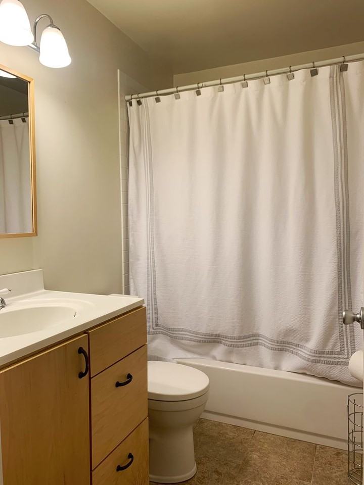 7002 S 128th St - Photo 5 of 8