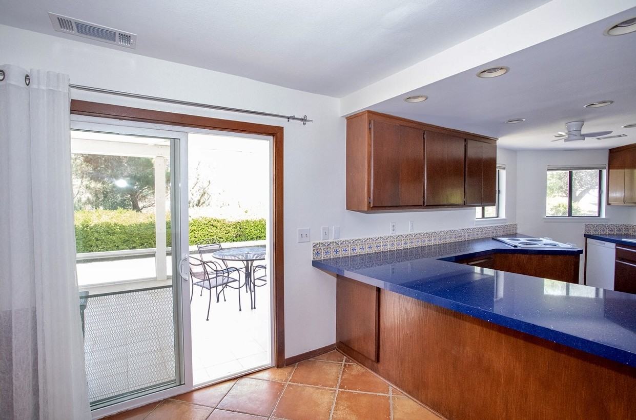 25715 Hayes Avenue - Photo 2 of 13