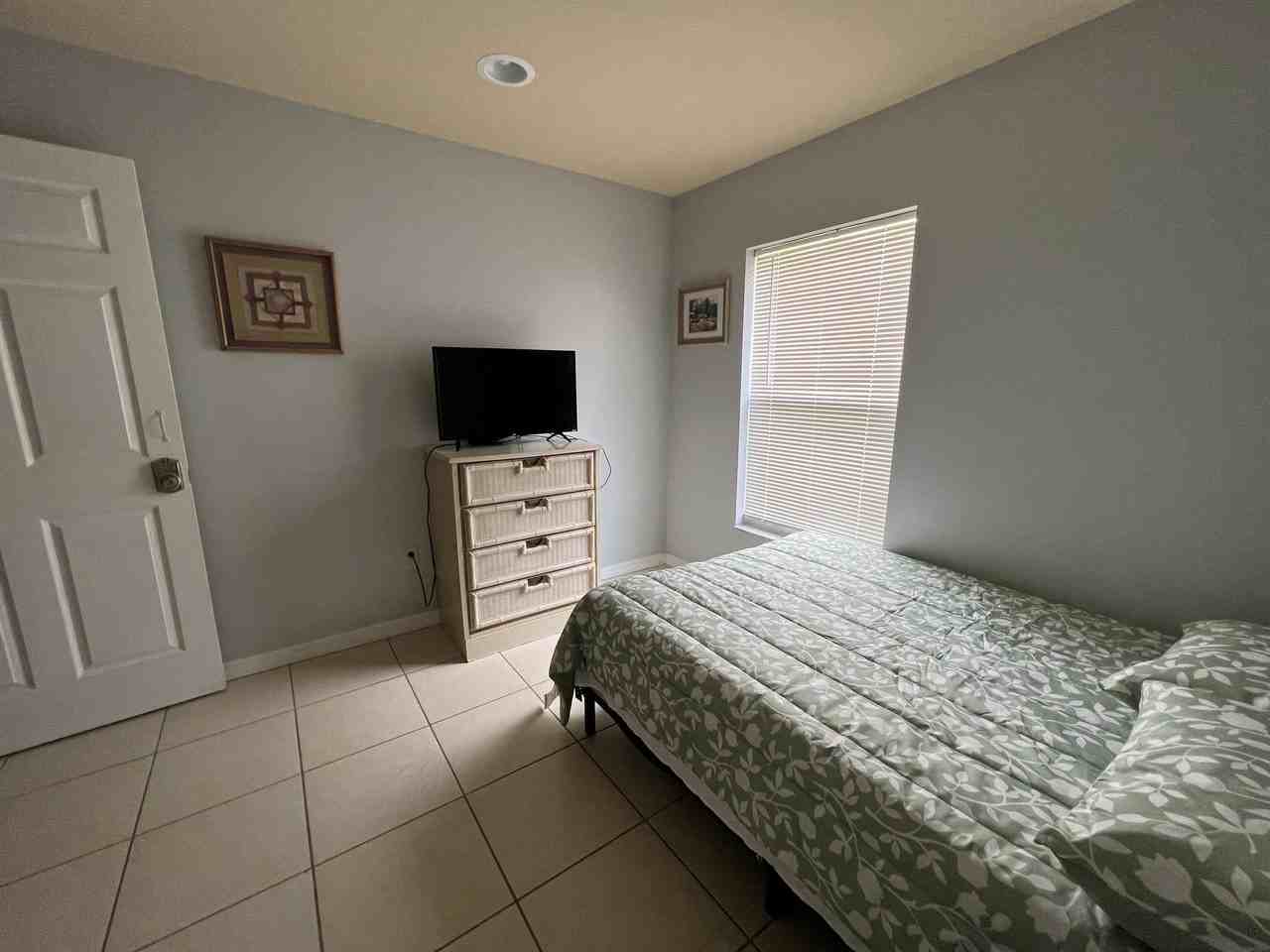 2925 Montclaire Ave Duplex - Photo 4 of 38