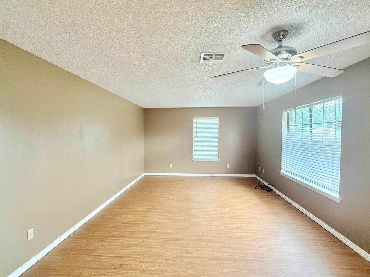 6101 Lake Joanne Dr #EGR - Photo 2 of 11